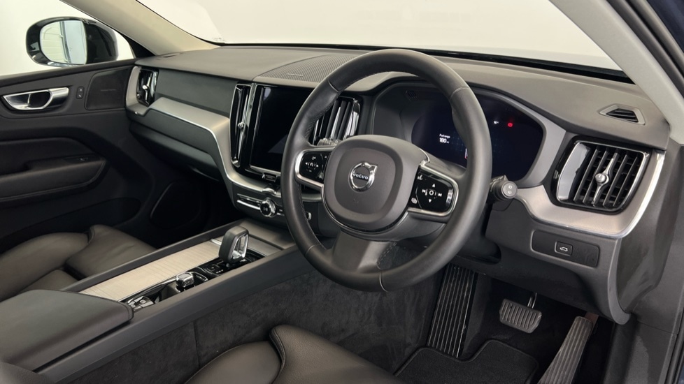 Used Volvo XC60 2023 for sale - 77127417: Photo 4