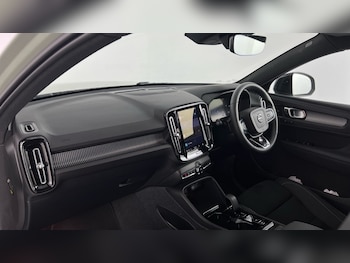 Used Volvo XC40 2023 for sale - 75776123: Photo