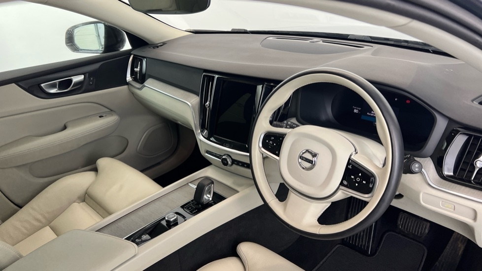Used Volvo V60 2025 for sale - 77205716: Photo 4