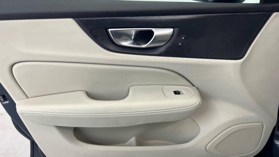 Used Volvo V60 2025 for sale - 77205716: Photo 40