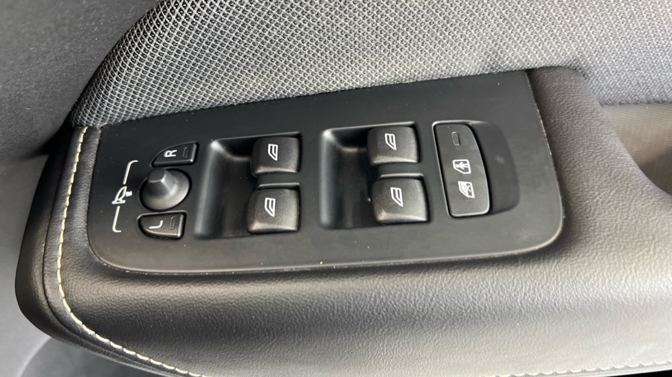 Used Volvo XC60 2019 for sale - 77193560: Photo 24