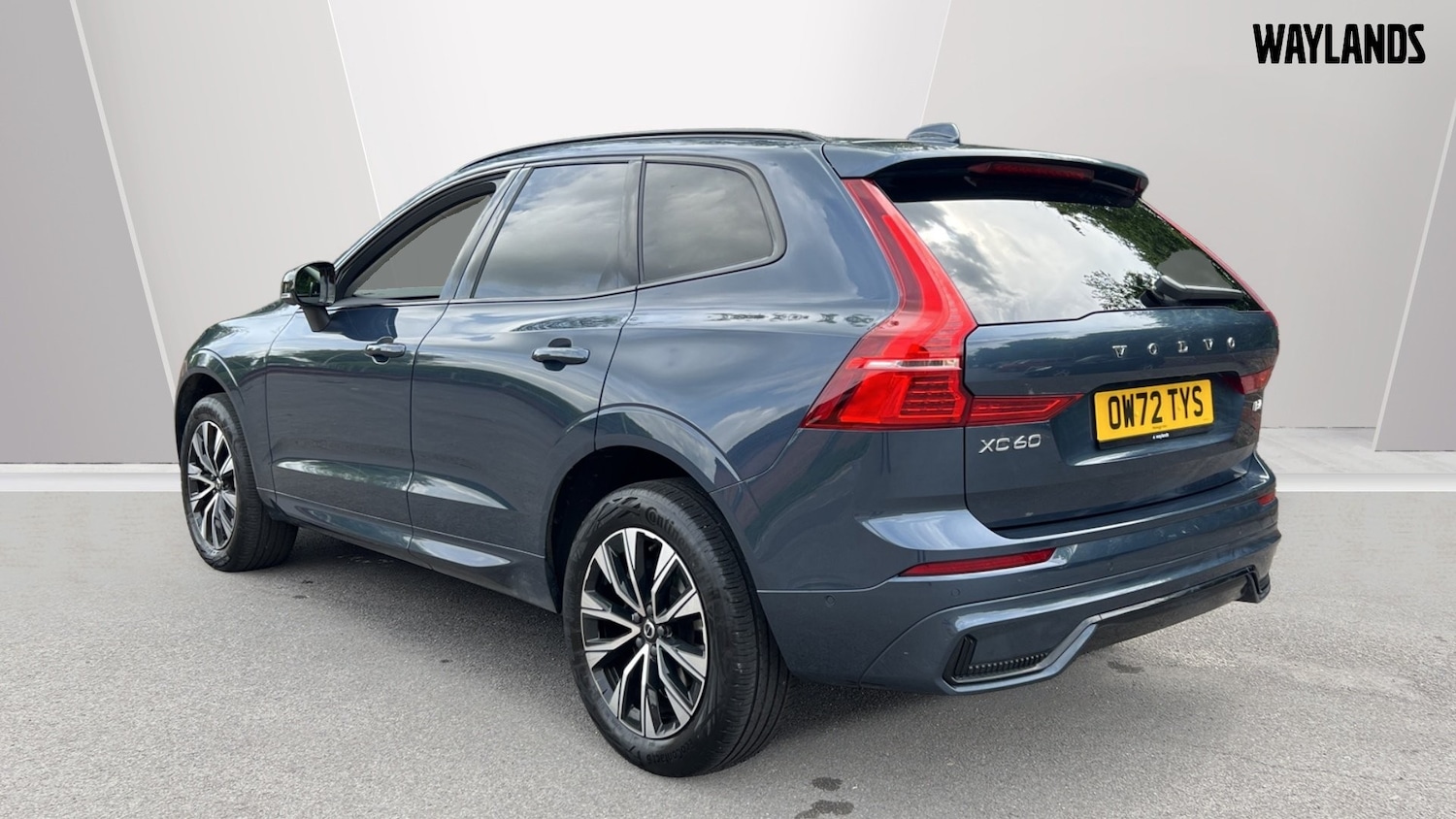 Used Volvo XC60 2023 for sale - 76861693: Photo 2