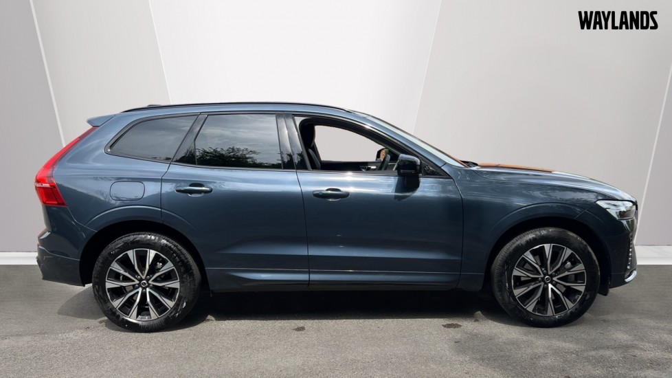 Used Volvo XC60 2023 for sale - 76861693: Photo 3