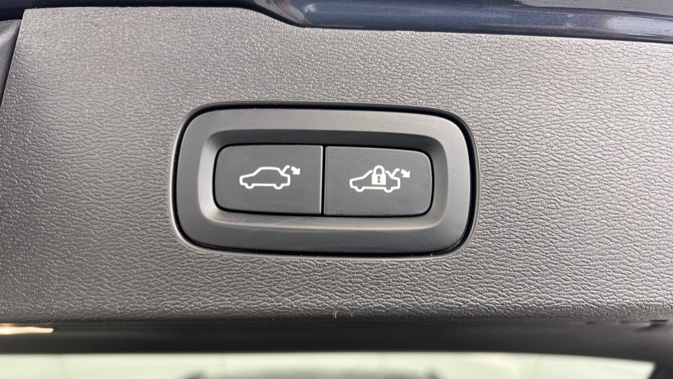 Used Volvo V60 2025 for sale - 78137000: Photo 35