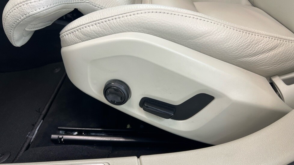 Used Volvo V60 2025 for sale - 78137000: Photo 39