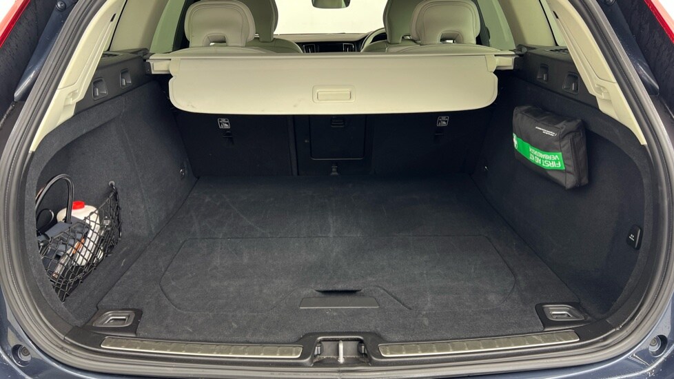 Used Volvo V60 2025 for sale - 78137000: Photo 48