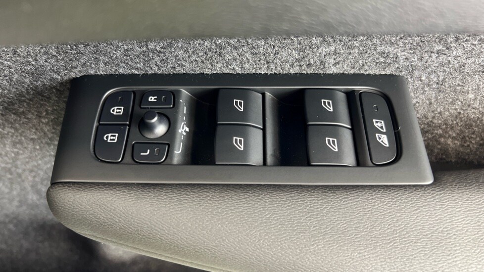 Used Volvo XC40 2024 for sale - 78117759: Photo 28