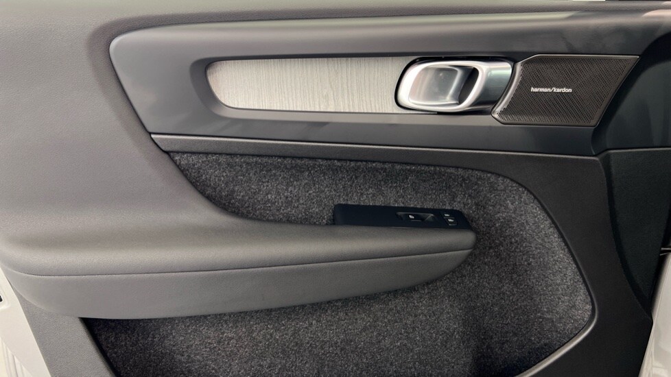 Used Volvo XC40 2024 for sale - 78117759: Photo 40