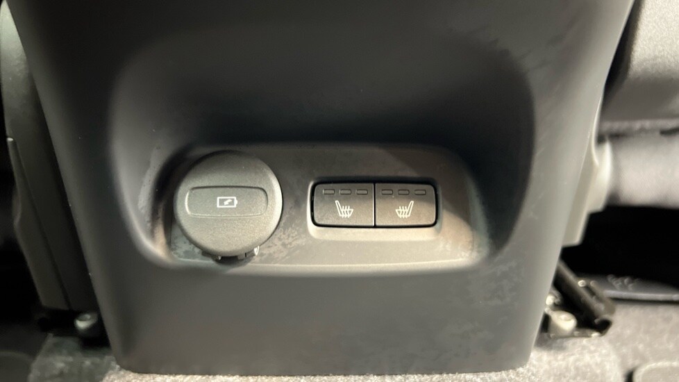 Used Volvo XC40 2024 for sale - 78117759: Photo 45