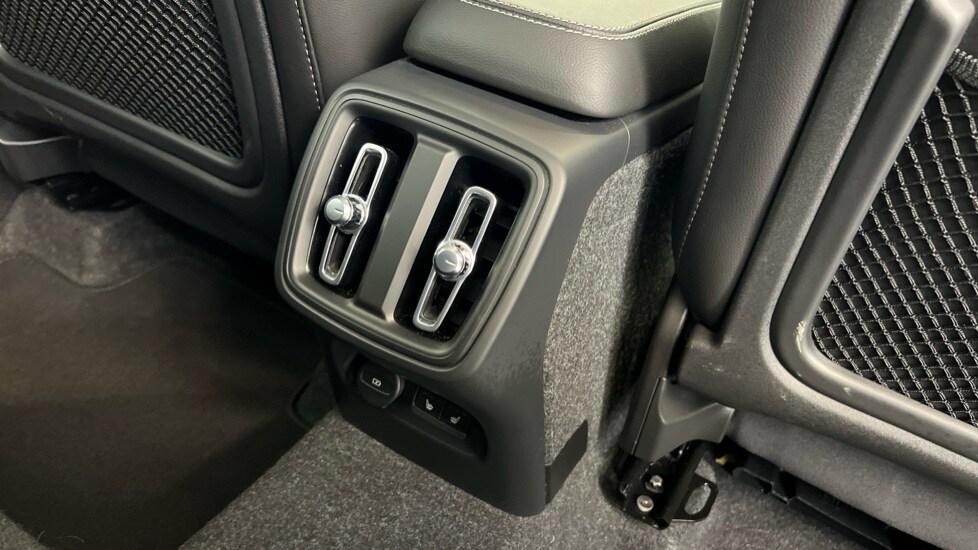 Used Volvo XC40 2024 for sale - 78117759: Photo 46