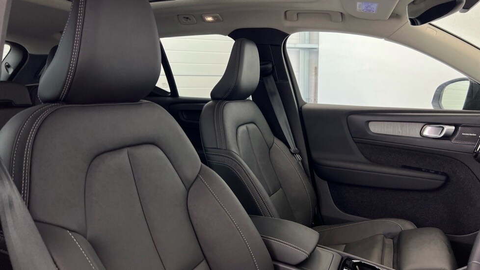 Used Volvo XC40 2024 for sale - 78117759: Photo 9