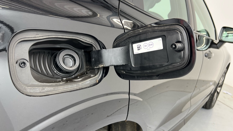 Used Volvo XC60 2023 for sale - 76332175: Photo 16