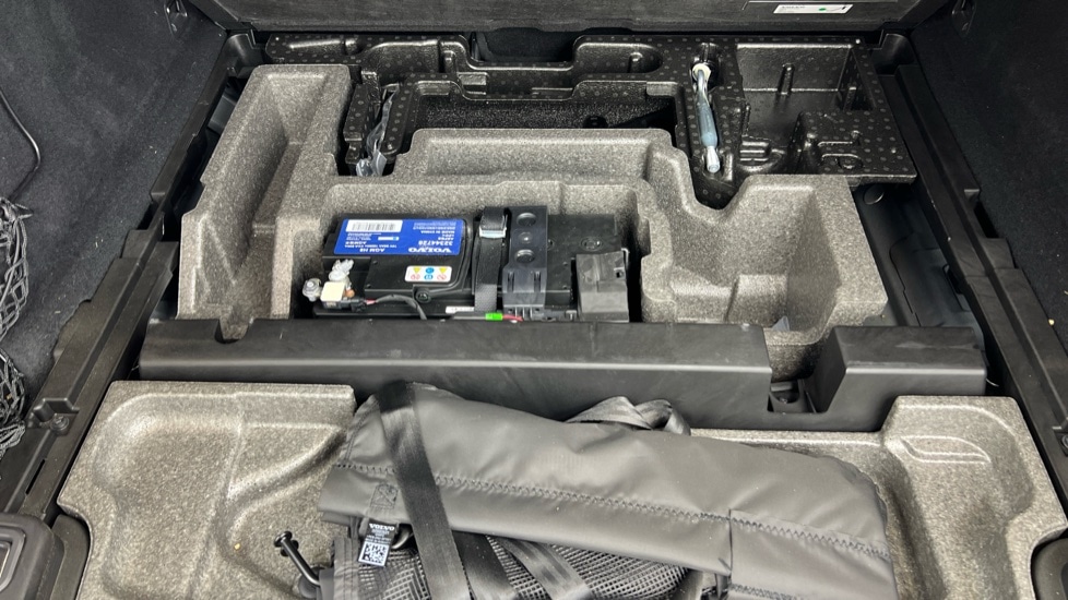 Used Volvo XC60 2023 for sale - 76332175: Photo 43