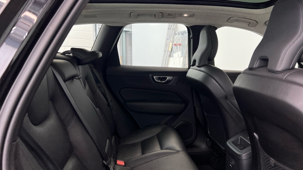 Used Volvo XC60 2023 for sale - 76332175: Photo 6