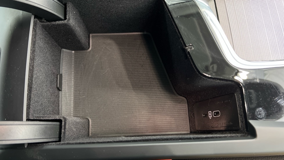 Used Volvo XC60 2023 for sale - 76332175: Photo 60