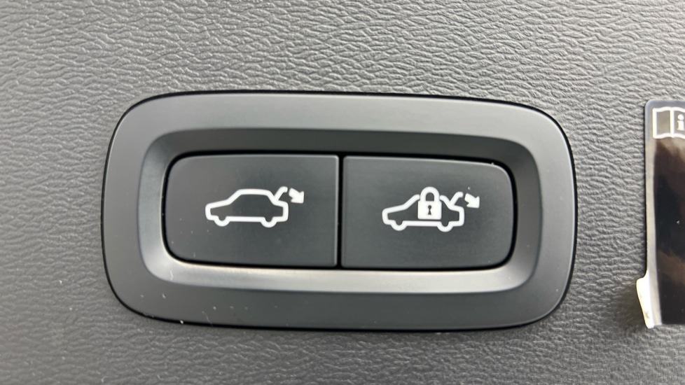 Used Volvo XC40 2021 for sale - 76033673: Photo 35