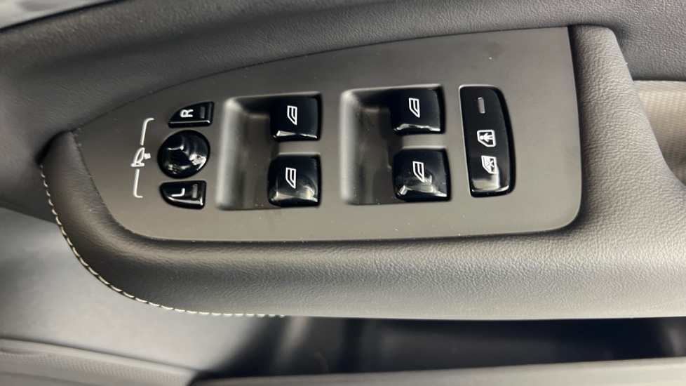 Used Volvo XC90 2024 for sale - 77025535: Photo 24