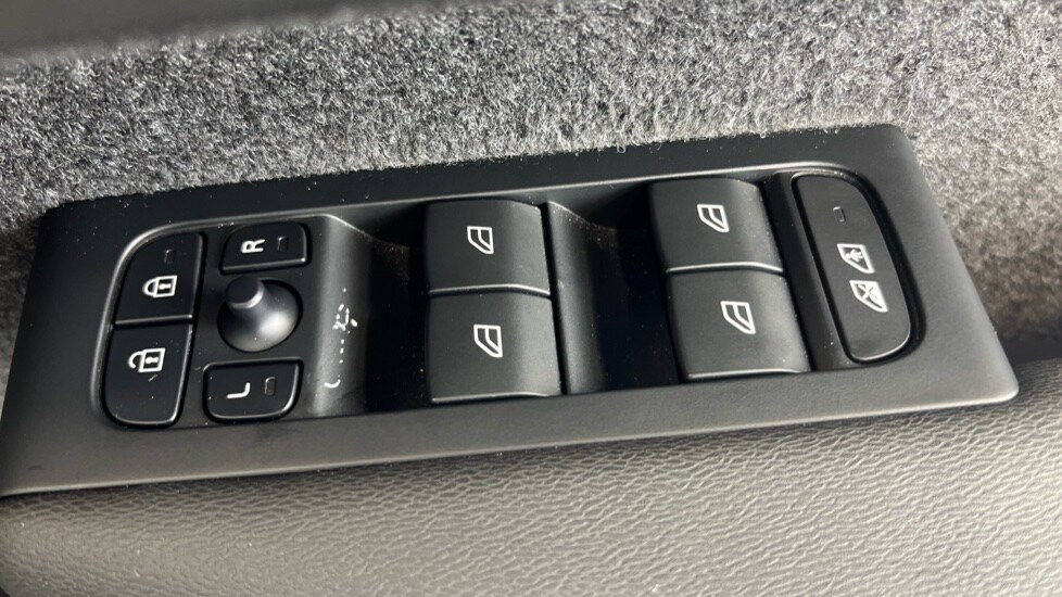 Used Volvo XC40 2024 for sale - 77732395: Photo 24