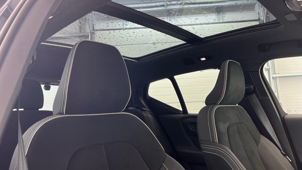 Used Volvo XC40 2024 for sale - 77732395: Photo 31