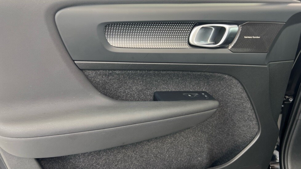 Used Volvo XC40 2024 for sale - 77732395: Photo 41