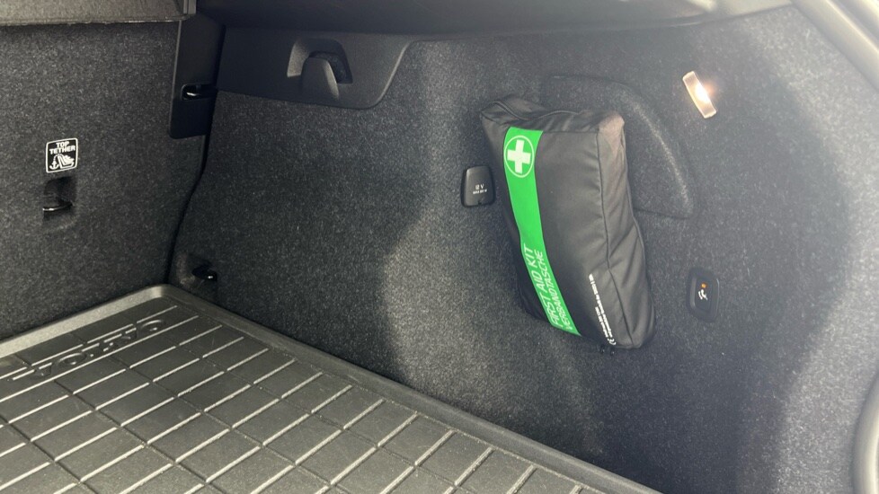 Used Volvo XC40 2024 for sale - 77732395: Photo 55