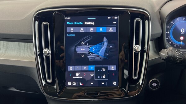 Used Volvo XC40 2024 for sale - 76190957: Photo 44