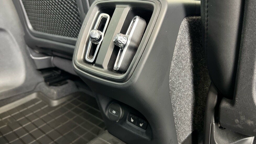 Used Volvo XC40 2023 for sale - 76738197: Photo 14