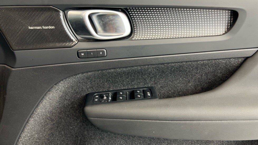 Used Volvo XC40 2023 for sale - 76738197: Photo 28