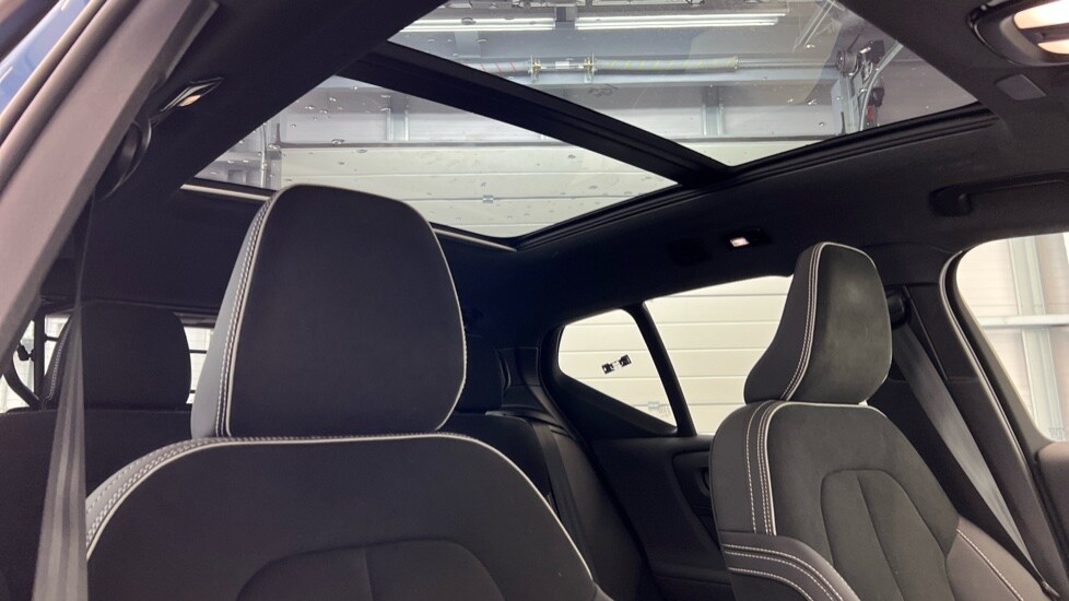 Used Volvo XC40 2023 for sale - 76738197: Photo 30