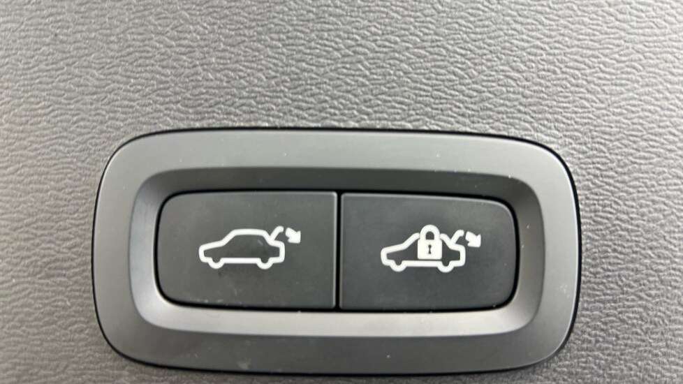 Used Volvo XC40 2023 for sale - 76738197: Photo 34