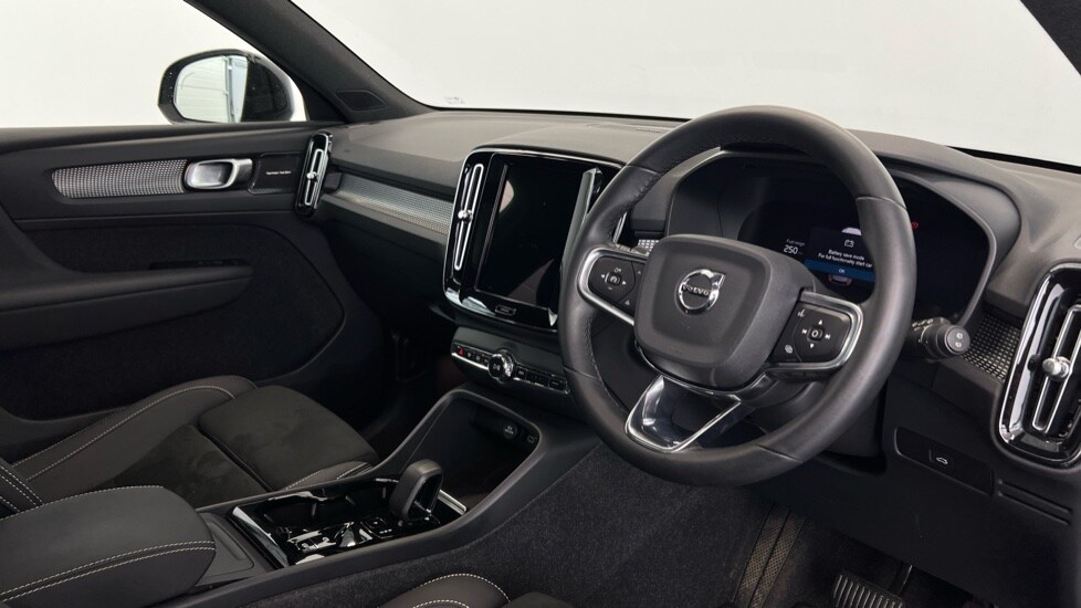 Used Volvo XC40 2023 for sale - 76738197: Photo 4