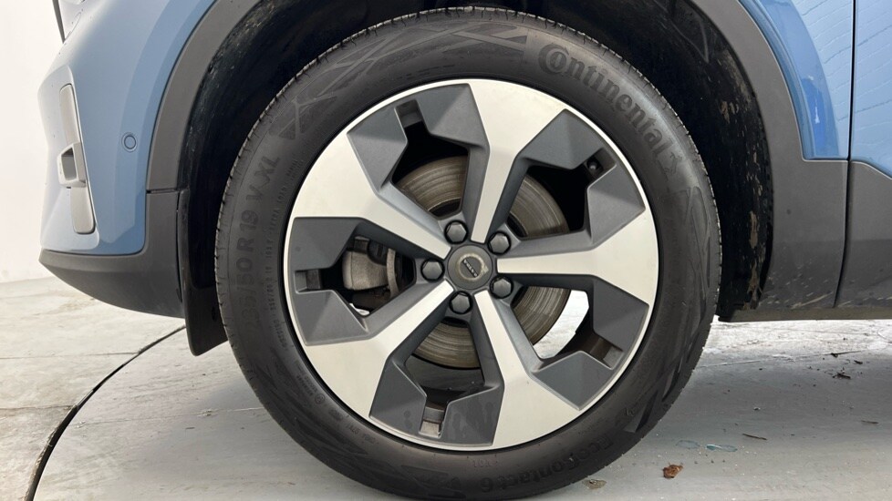 Used Volvo XC40 2023 for sale - 76738197: Photo 41