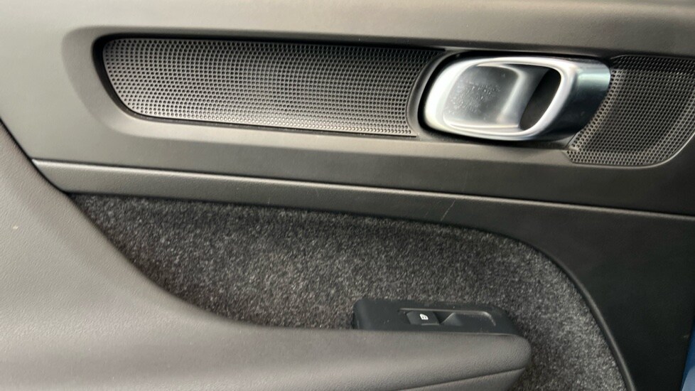 Used Volvo XC40 2023 for sale - 76738197: Photo 43