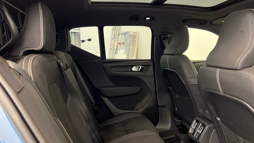 Used Volvo XC40 2023 for sale - 76738197: Photo 6