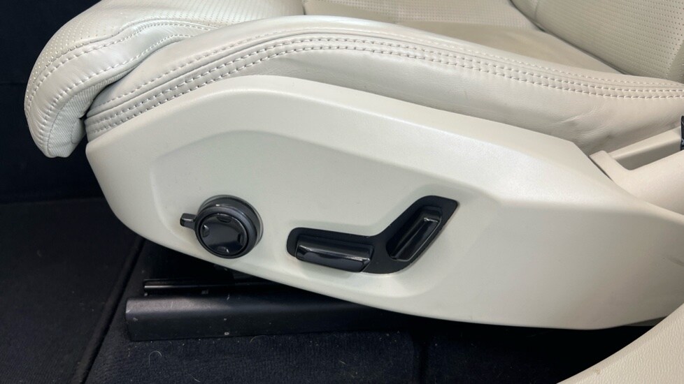 Used Volvo XC60 2021 for sale - 77360568: Photo 39