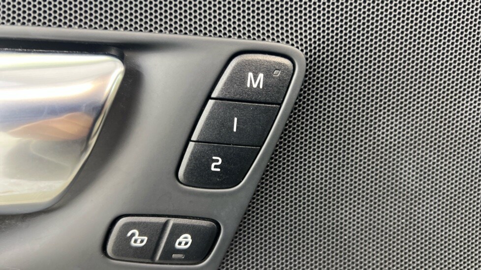 Used Volvo XC60 2021 for sale - 77360568: Photo 41