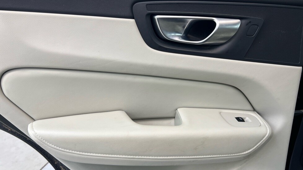 Used Volvo XC60 2021 for sale - 77360568: Photo 46