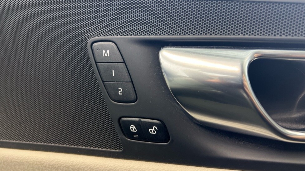 Used Volvo XC60 2021 for sale - 77360568: Photo 57