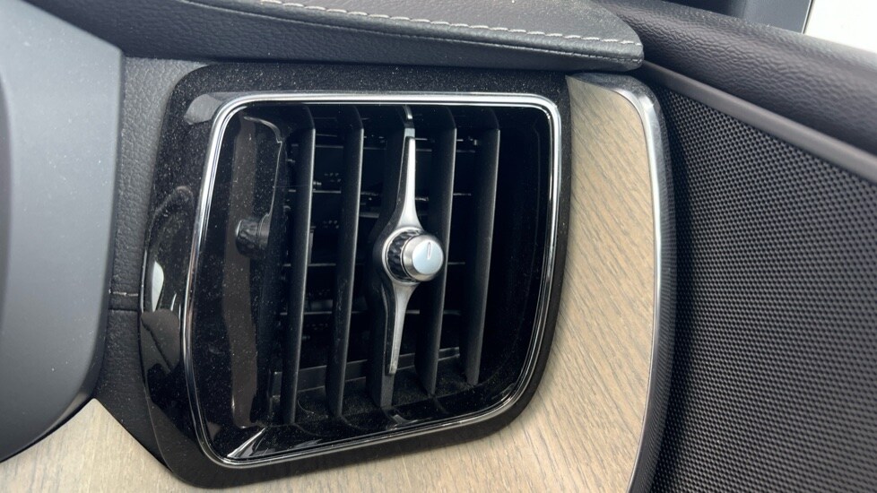 Used Volvo XC60 2021 for sale - 77360568: Photo 59