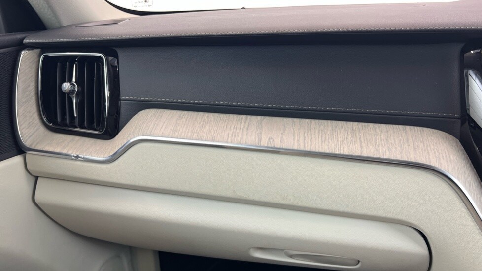 Used Volvo XC60 2021 for sale - 77360568: Photo 60