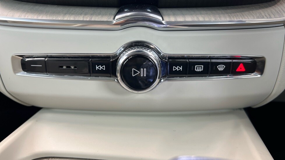 Used Volvo XC60 2021 for sale - 77360568: Photo 61