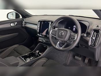 Used Volvo XC40 2025 for sale - 75472382: Photo
