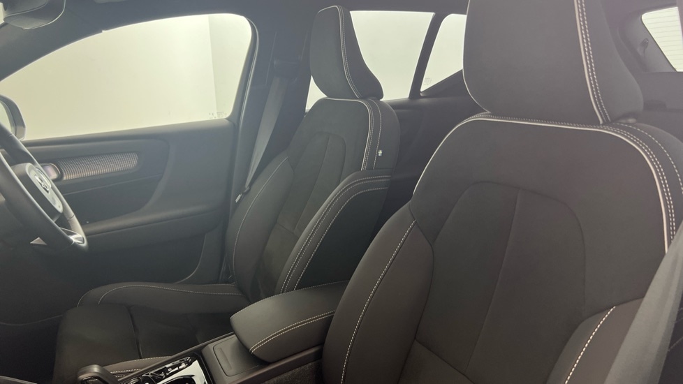 Used Volvo XC40 2024 for sale - 77762716: Photo 37