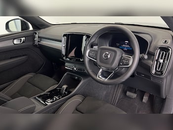 Used Volvo XC40 2025 for sale - 75472452: Photo