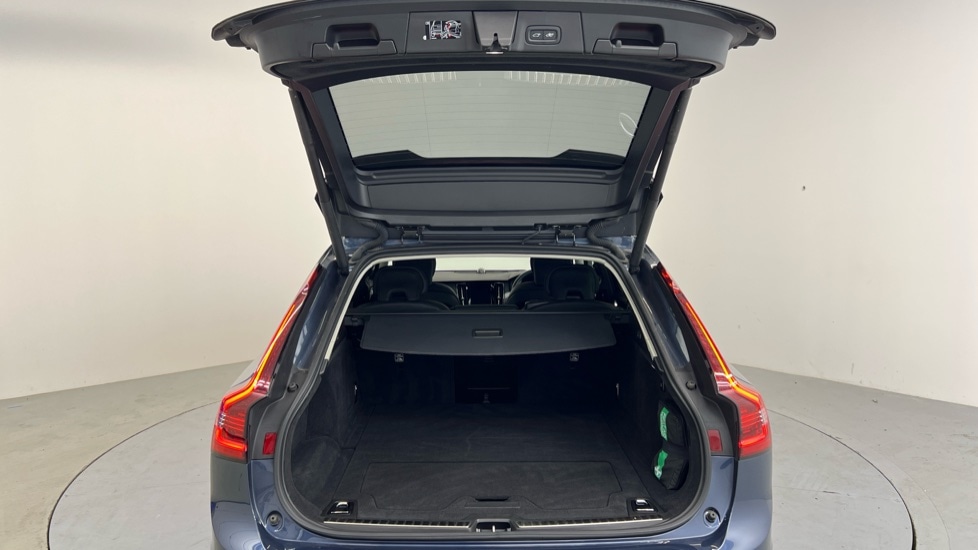 Used Volvo V90 2023 for sale - 76254996: Photo 13