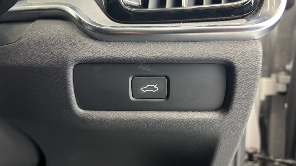 Used Volvo V60 2025 for sale - 77346856: Photo 61