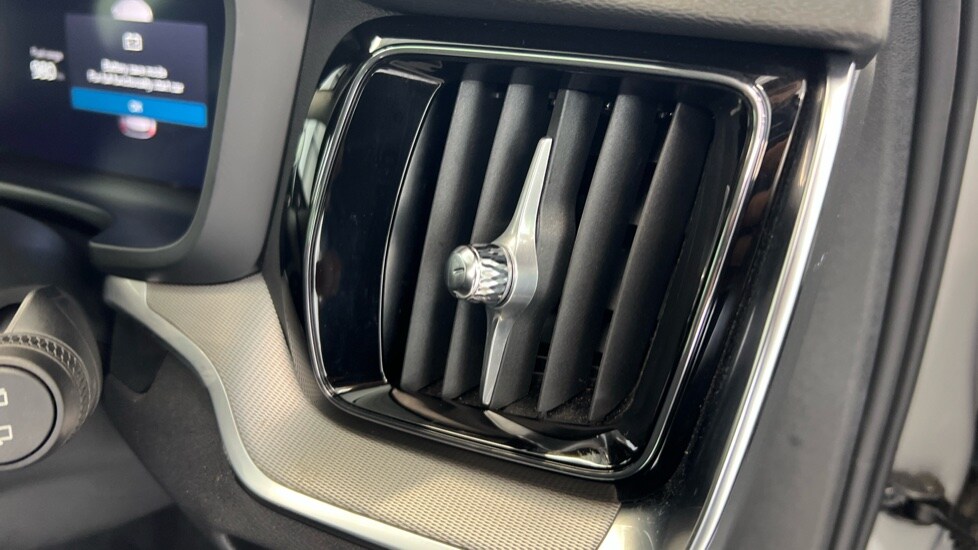 Used Volvo V60 2025 for sale - 77346856: Photo 63