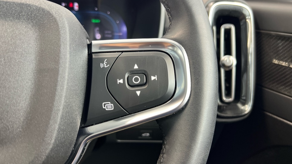 Used Volvo XC40 2023 for sale - 77102577: Photo 22