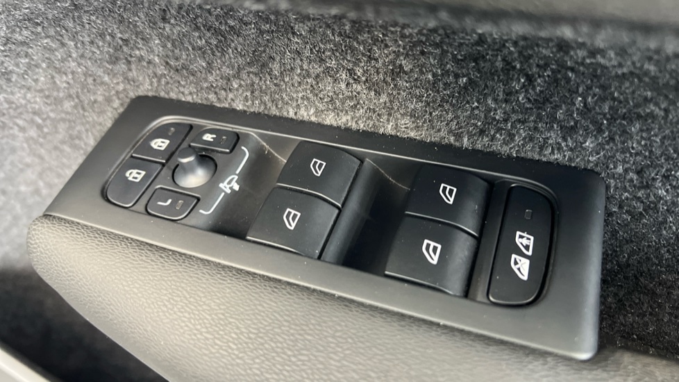 Used Volvo XC40 2023 for sale - 77102577: Photo 24