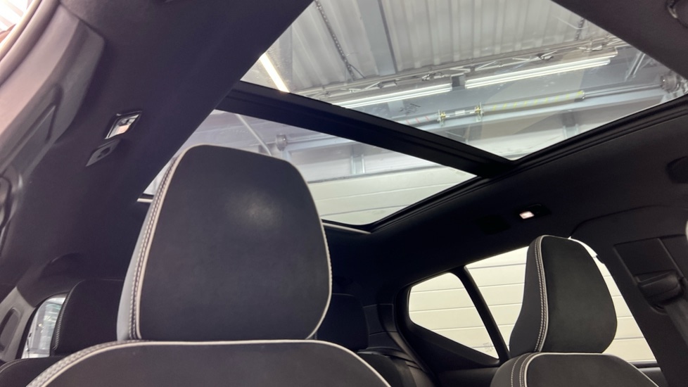 Used Volvo XC40 2023 for sale - 77102577: Photo 31